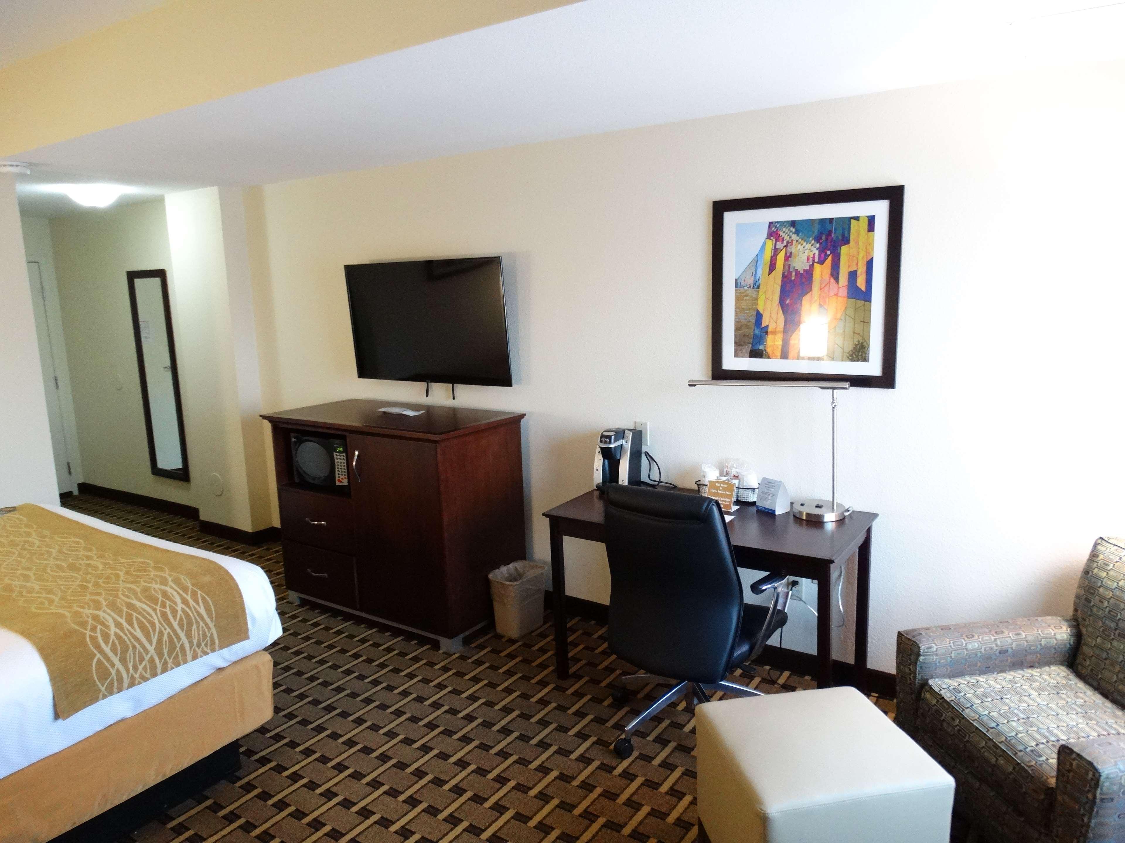 Best Western Plus Wausau-Rothschild Hotel Bagian luar foto